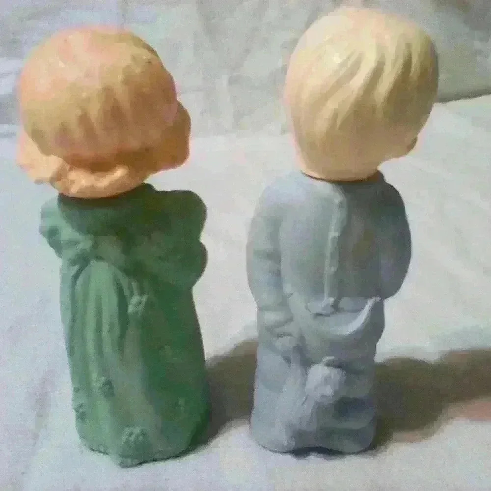 Avon 1970 Vintage Dream Boy & Dream Girl Bedtime Story Cologne Bottle Figurines. - Picture 2 of 3